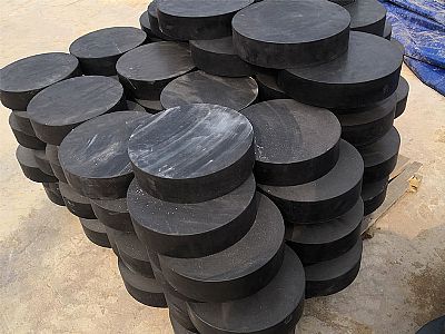 河源板式橡胶支座由若干层橡胶片与薄钢板经加压硫化